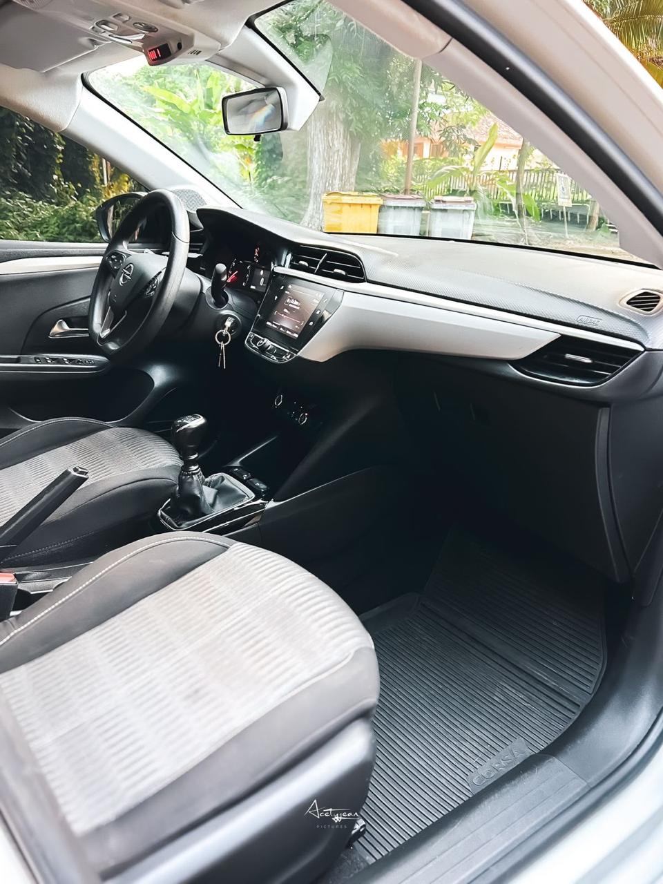 Opel Corsa F finition Elégance photo 4